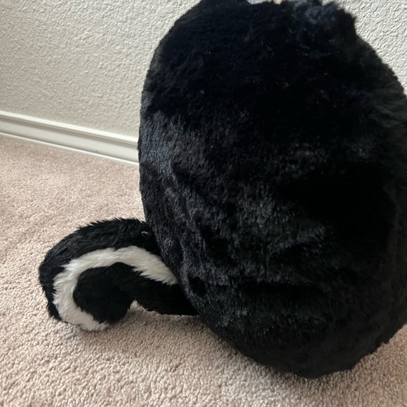 New Selma the Skunk Fuzzamallow Squishmallow - Picture 10 of 15